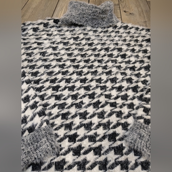 Women's KUT from the KLOTH houndstooth turtleneck sweater size large - Picture 4 of 5